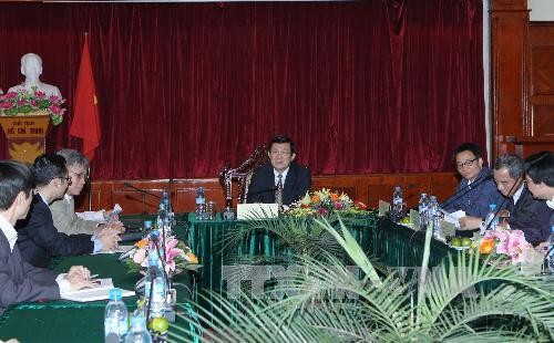 Chủ tịch nước Trương Tấn Sang làm việc với Ban Quản lý Khu công nghệ cao Hòa Lạc  - ảnh 1
