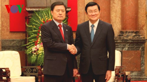 Chủ tịch nước Trương Tấn Sang tiếp Thị trưởng thành phố Busan (Hàn Quốc)  - ảnh 1