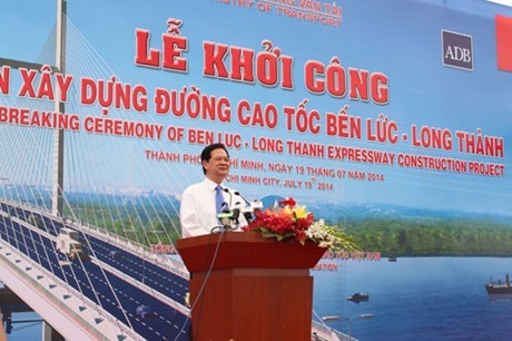 Thủ tướng Nguyễn Tấn Dũng dự lễ khởi công dự án đường cao tốc Bến Lức - Long Thành - ảnh 1