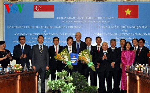 Nguyên Thủ tướng Singapore Gok Chok Tong dự lễ trao giấy chứng nhận đầu tư tại thành phố Hồ Chí Minh - ảnh 1