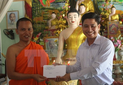 Ban Chỉ đạo Tây Nam bộ chúc tết Chol Chnam Thmay đồng bào Khmer tại Hậu Giang - ảnh 1