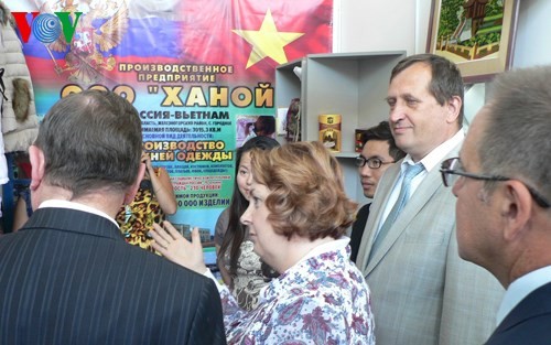 Quảng bá sản phẩm Việt Nam tại Hội chợ truyền thống Kursk (Nga) - ảnh 2