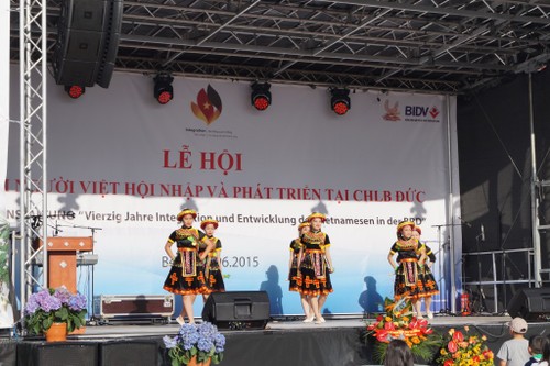 Lễ hội “40 năm người Việt Nam hội nhập và phát triển tại CHLB Đức” - ảnh 1