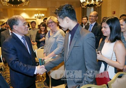 Chủ tịch Quốc hội Nguyễn Sinh Hùng thăm nơi Chủ tịch Hồ Chí Minh từng sống và làm việc ở Mỹ - ảnh 1