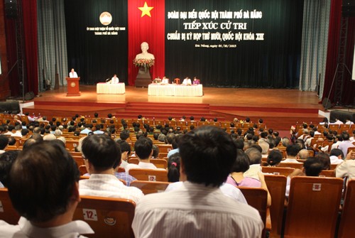 Phó Chủ tịch Quốc hội Huỳnh Ngọc Sơn tiếp xúc cử tri thành phố Đà Nẵng - ảnh 1