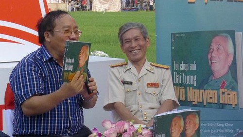 Nét bình dị của Đại tướng Võ Nguyên Giáp qua góc nhìn của nghệ sĩ nhiếp ảnh Trần Hồng - ảnh 1