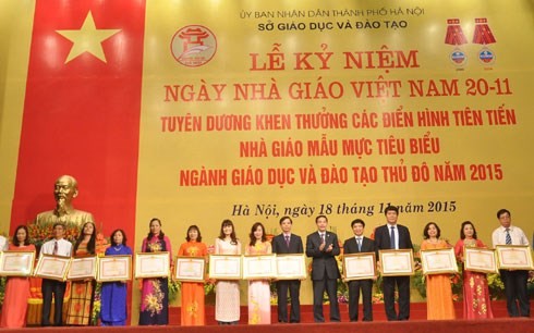 Kỷ niệm ngày Nhà giáo Việt Nam 20/11: Tuyên dương các nhà giáo tiêu biểu - ảnh 1