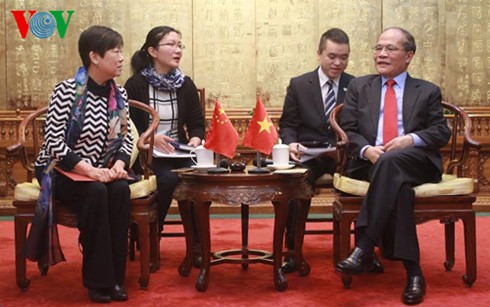 Chủ tịch Quốc hội Nguyễn Sinh Hùng tiếp Chủ tịch Hội hữu nghị đối ngoại Nhân dân Trung Quốc - ảnh 1