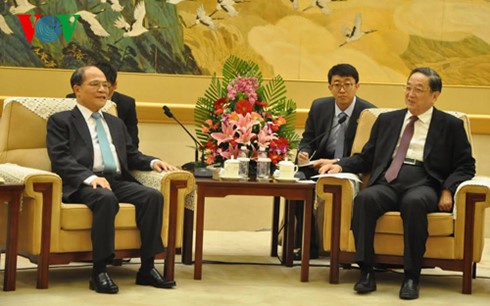 Chủ tịch Quốc hội Nguyễn Sinh Hùng hội đàm với Chủ tịch Nhân đại toàn quốc Trung Quốc - ảnh 2