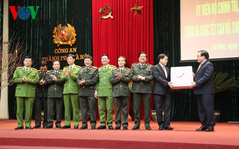 Bí thư Thành ủy Hà Nội Hoàng Trung Hải thăm, chúc Tết lực lượng vũ trang Thủ đô - ảnh 1