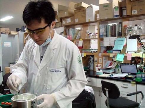 Tiến sỹ người Việt công bố cách điều trị ung thư mới - ảnh 1