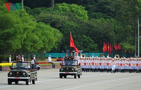 Во Вьетнаме прошла официальная церемония празднования 70-летия со Дня независимости стран - ảnh 1