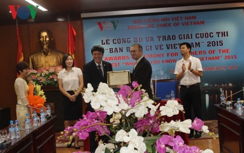 Вручены призы победителям конкурса «Что вы знаете о Вьетнаме» - ảnh 1
