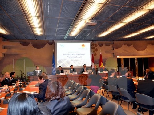 В Женеве прошел вьетнамо-швейцарский форум по развитию торговли и инвестиций - ảnh 1