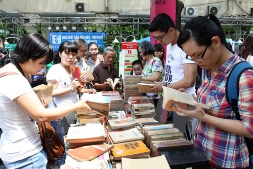 В провинции Киензянг открылся 3-й День книг - ảnh 1