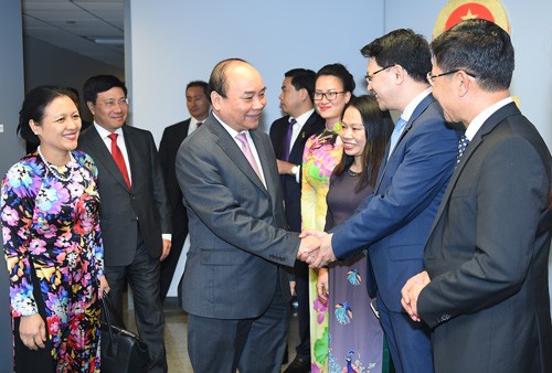 Нгуен Суан Фук встретился с сотрудниками вьетнамской миссии при ООН - ảnh 1