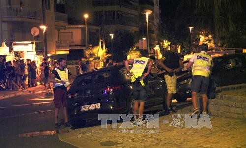 Теракт в Барселоне: Полиция Испании ищет еще четырех террористов - ảnh 1