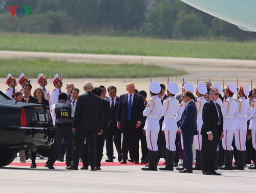 Президент США Дональд Трамп начал государственный визит во Вьетнам - ảnh 1