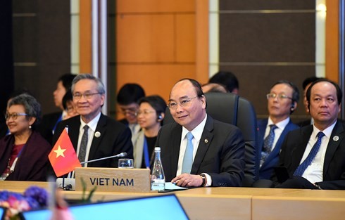 Премьер Вьетнама Нгуен Суан Фук принял участие в пленарном заседании 31-го саммита АСЕАН - ảnh 1