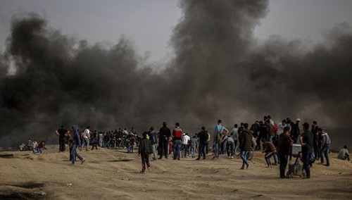 Столкновения палестинцев с израильской армией на границе - ảnh 1