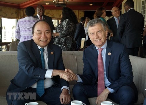 Премьер Вьетнама встретился с лидерами стран-участниц саммита G7 - ảnh 3