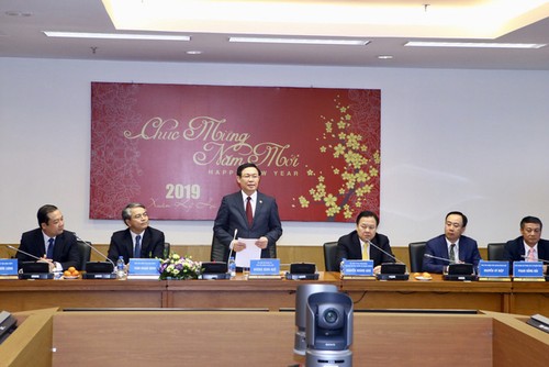 Выонг Динь Хюэ посетил Госкомитет по управлению капиталом на предприятиях, «Agribank» и «VNPT»  - ảnh 1