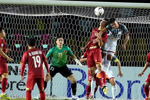 Увеличение числа вьетнамских игроков за границей способствует повышению рейтинга футбола страны - ảnh 1