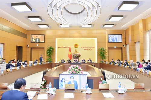 Продолжается 32-е заседание Постоянного комитета Национального собрания Вьетнама - ảnh 1