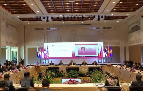 Вьетнам принимает участие в совещании СДЛ Министерств обороны стран-членов АСЕАН - ảnh 1