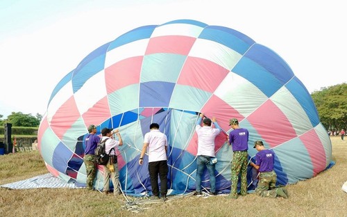 В Хюэ открылся Международный фестиваль воздушных шаров 2019 - ảnh 1