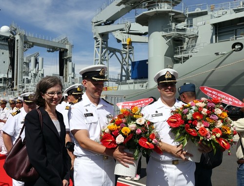 Два корабля ВМФ Канады находятся во Вьетнаме с дружественным визитом - ảnh 1