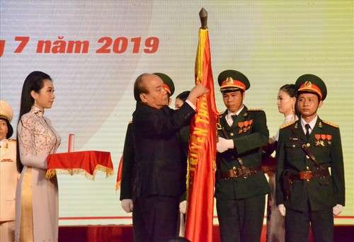 Нгуен Суан Фук вручил провинции Кьензянг орден Независимости первой степени - ảnh 1