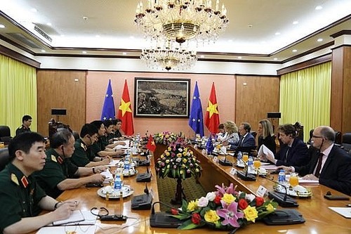 Вьетнам и ЕС обязались приложить совместные усилия для обеспечения мира в мире - ảnh 1