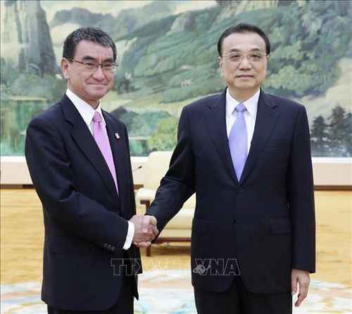 Ли Кэцян призвал к расширению сотрудничества с РК и Японией - ảnh 1