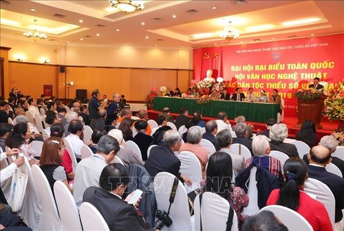 Конференция Вьетнамского общества деятелей литературы и искусства среди представителей нацменьшинств - ảnh 1