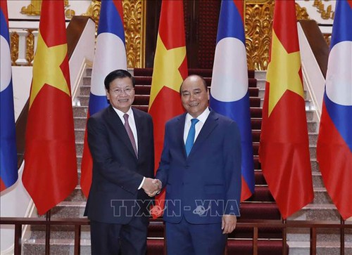 Премьер-министр Лаоса сопредседательствует на 42-й сессии Вьетнамско-лаосской межправительственной комиссии - ảnh 1