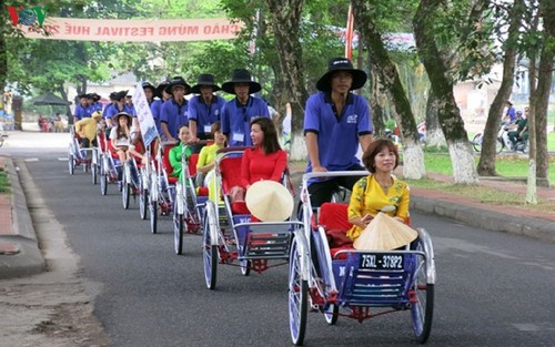 Велорикши - предпочтительное транспортное средство туристов в Хюэ - ảnh 2