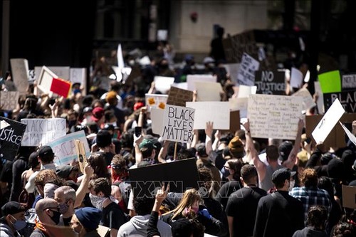 Массовые протесты против расизма и насилия вновь охватили города США - ảnh 1