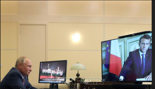 Путин и Макрон провели переговоры в режиме видеоконференции   - ảnh 1