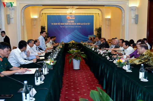 25 лет членства Вьетнама в АСЕАН: взгляд назад и вперёд - ảnh 1