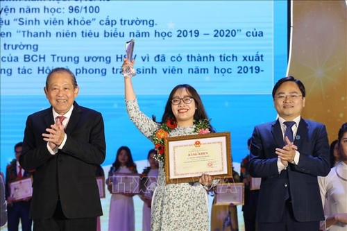Чыонг Хоа Бинь: Необходимо повышать роль студентов как пионеров в деле развития страны - ảnh 1