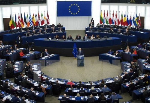 Komisi Eropa berseru melakukan perundingan untuk menghapuskan situasi di Katalonia - ảnh 1