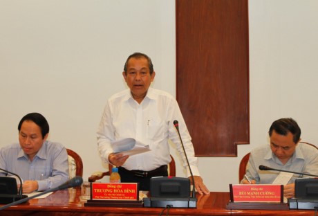 Deputi Harian PM Vietnam, Truong Hoa Binh melakukan temu kerja dengan Komite Partai Kota Ho Chi Minh tentang reformasi hukum - ảnh 1