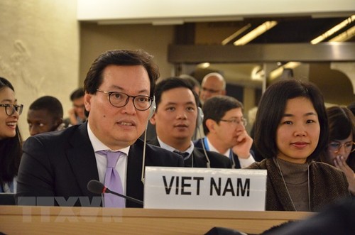 Vietnam tidak henti-hentinya berupaya menjamin agar semua warga mendapat hak asasi manusia secara lengkap - ảnh 1