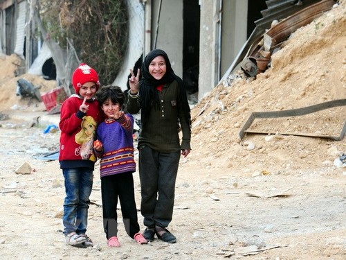  Suriah: Ratusan ribu penduduk sipil telah pulang kembali ke rumah-nya di Ghouta Timur - ảnh 1