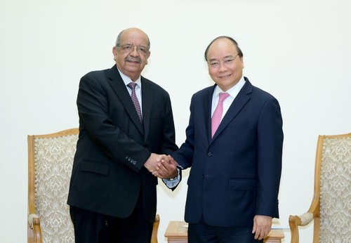 PM Vietnam, Nguyen Xuan Phuc  menerima Menlu Aljazair - ảnh 1