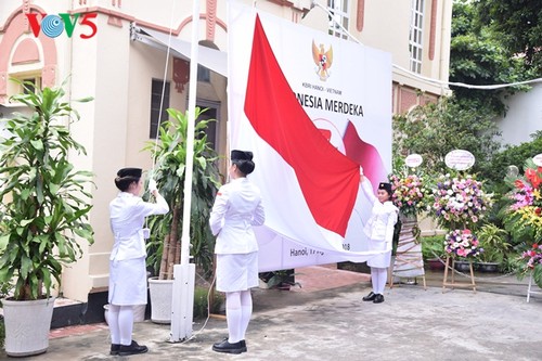 Upacara Bendera sehubungan dengan Hari Kemerdekaan Republik Indonesia (17/08/1945-17/08/2018) - ảnh 1