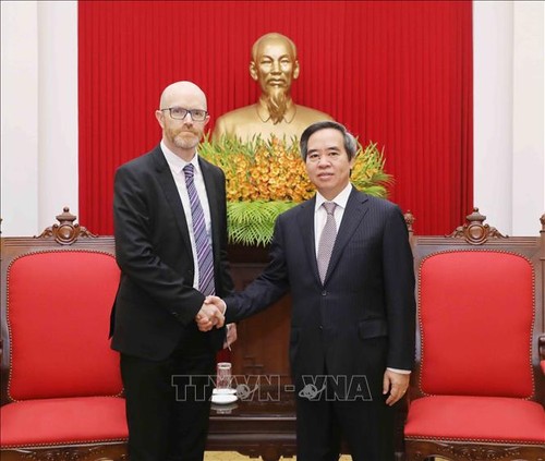 Kepala Departemen Ekonomi KS PKV, Nguyen Van Binh menerima pimpinan grup-grup  Facebook, Apple, Coca Cola - ảnh 1