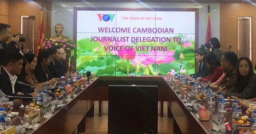 VOV akan memberikan bantuan teknik kepada cabang keradioan Kamboja - ảnh 1