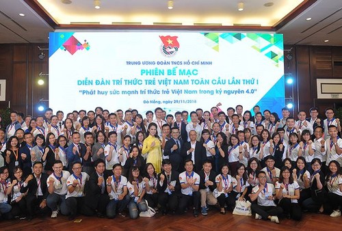 Penutupan Forum pertama intelektual muda Vietnam di seluruh dunia : Intelektual muda pada era 4.0 - ảnh 1